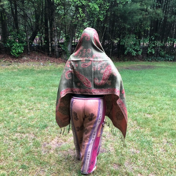 Green / Red Paisley Pashmina - Picture 2 of 3